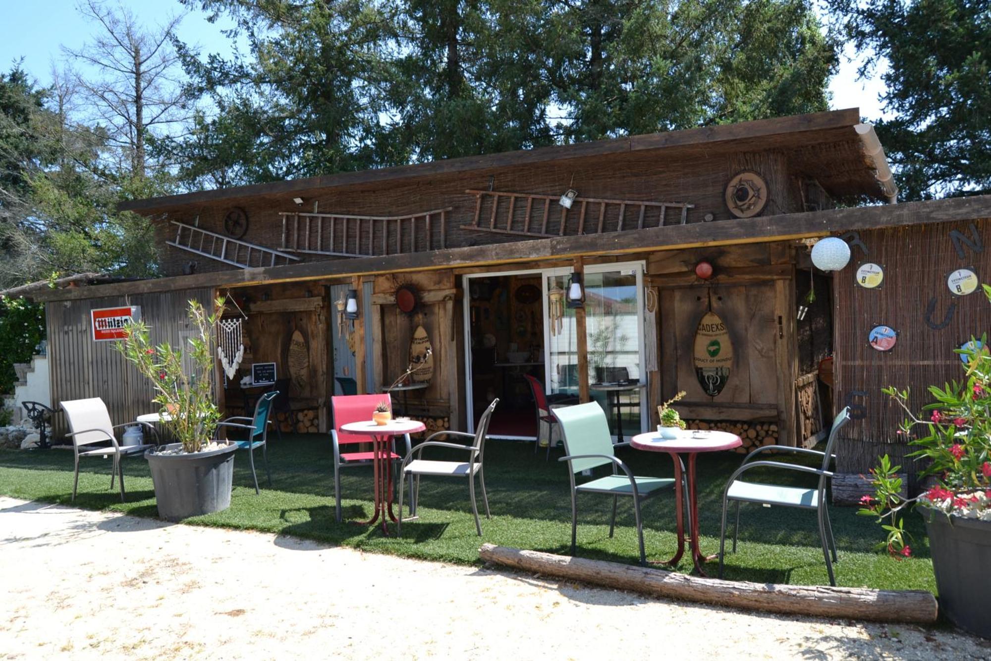 Le Gite De La Lombriere Saint-Denis-de-Pile Екстериор снимка